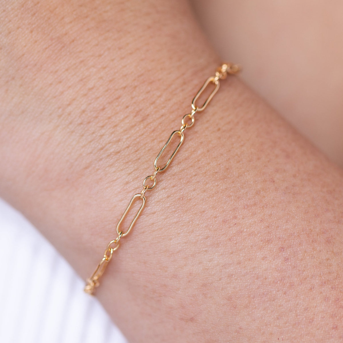 Classic Oval with Circles Chain Bracelet